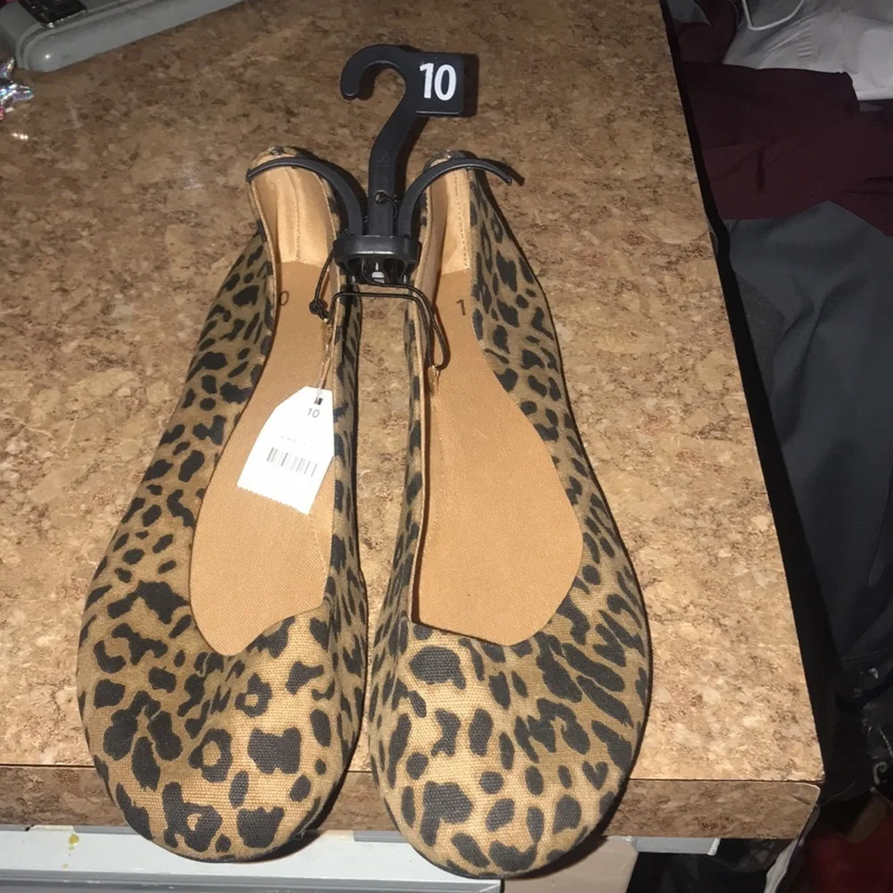 NWT Women’s Canvas Flats - Picture 1 of 6
